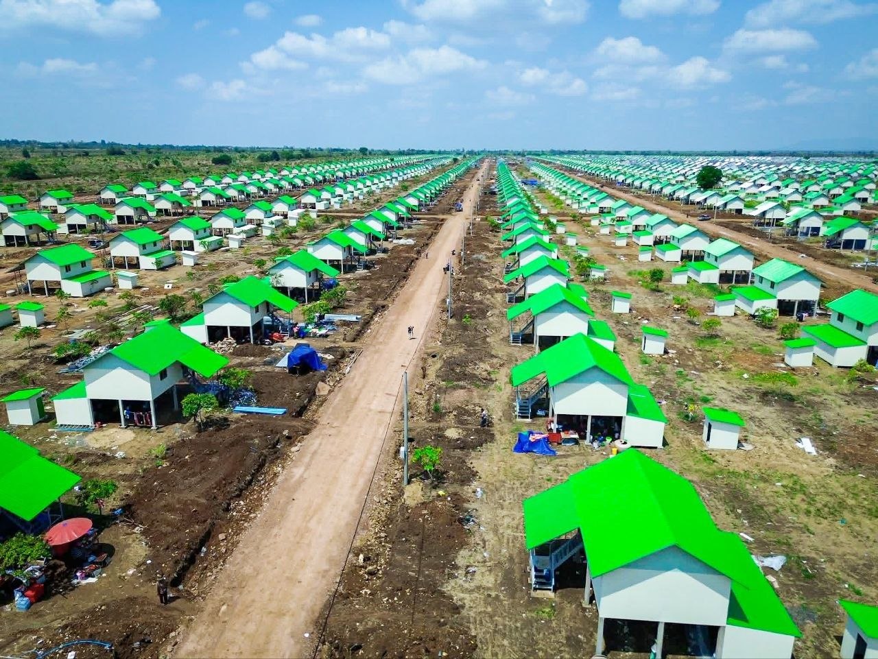 ជម្រកបណ្តោះអាសន្នជិត ៣ពាន់ខ្នងត្រូវបានប្រគល់ជូនគ្រួសារជនភៀសសឹក