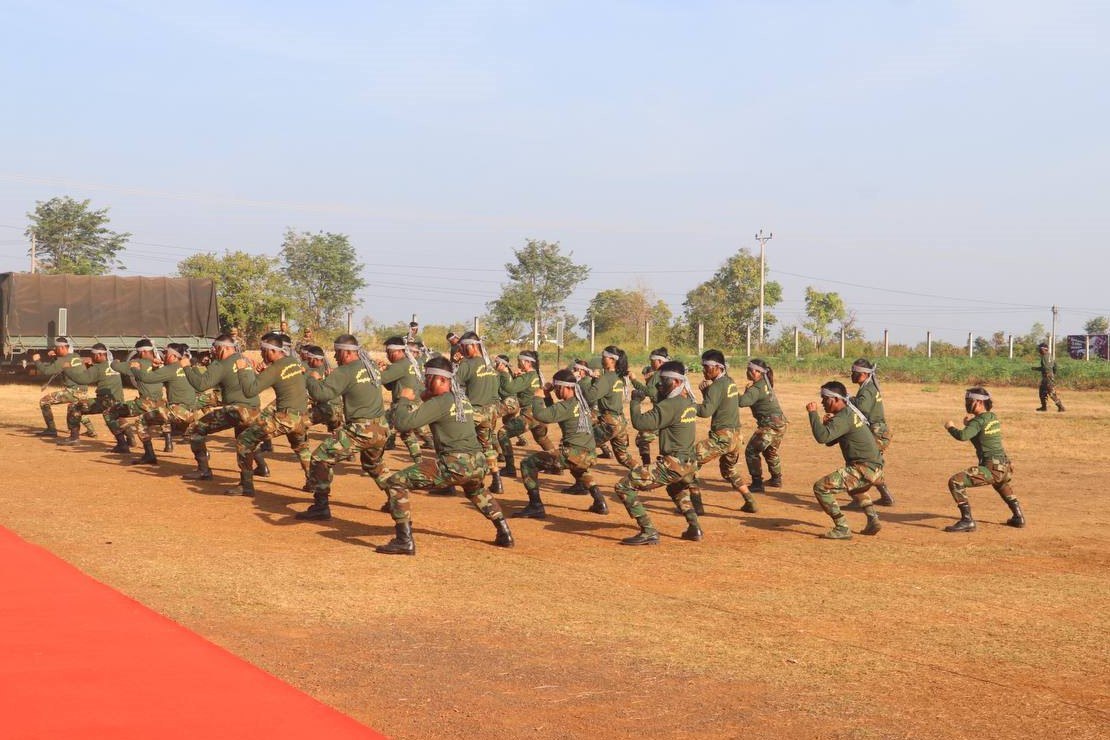 យុវជនអាយុ១៨-២៥ឆ្នាំត្រូវត្រៀមខ្លួនបំពេញកាតព្វកិច្ចយោធា ខណៈស្ត្រីអាចចូលរួមដោយស្ម័គ្រចិត្ត