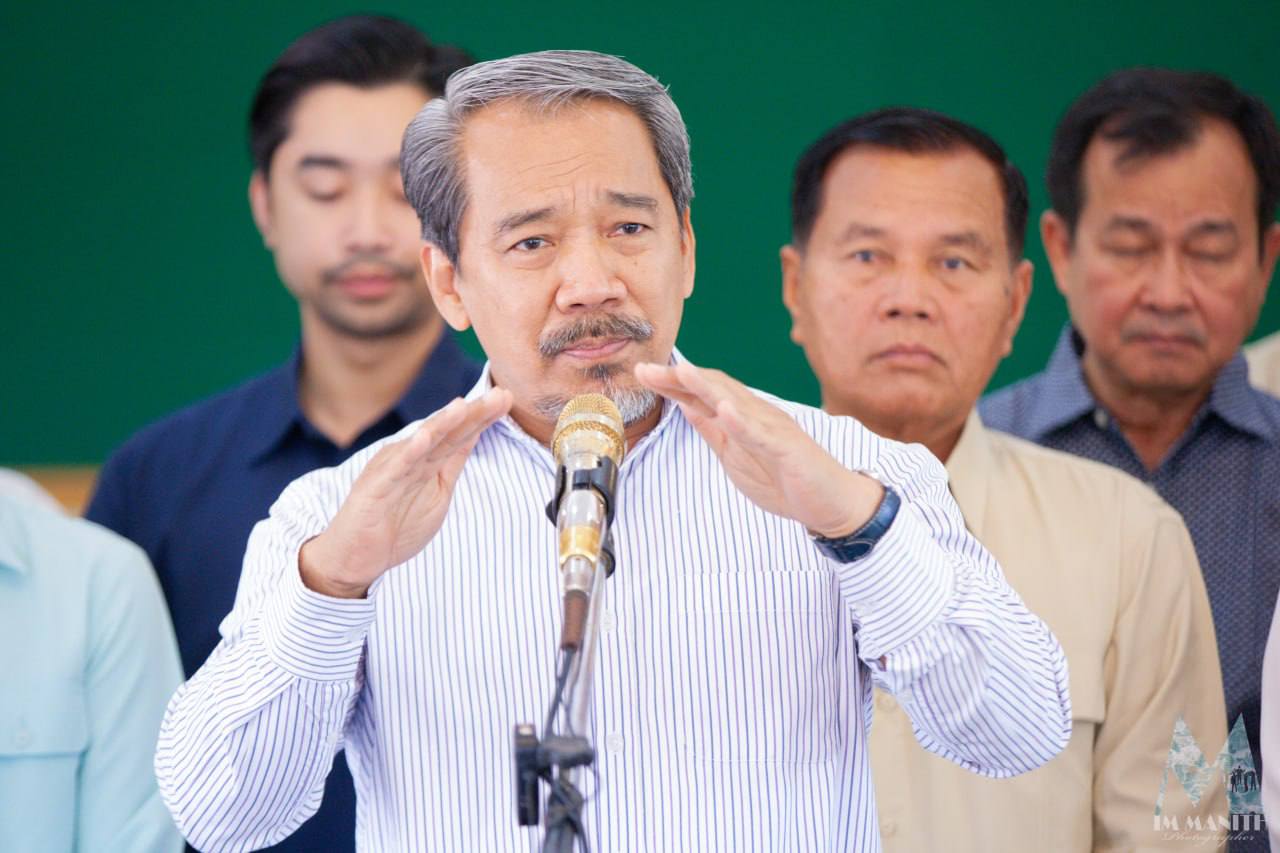 ឯកឧត្តមទេសរដ្ឋមន្ត្រី កែវ រ៉េមី អញ្ជើញសួរសុខទុក្ខប្រជាពលរដ្ឋដែលរងផលប៉ះពាល់ដោយខ្យល់កន្ត្រាក់ចំនួន៩៩គ្រួសារ នៅស្រុកគាស់ក្រឡ