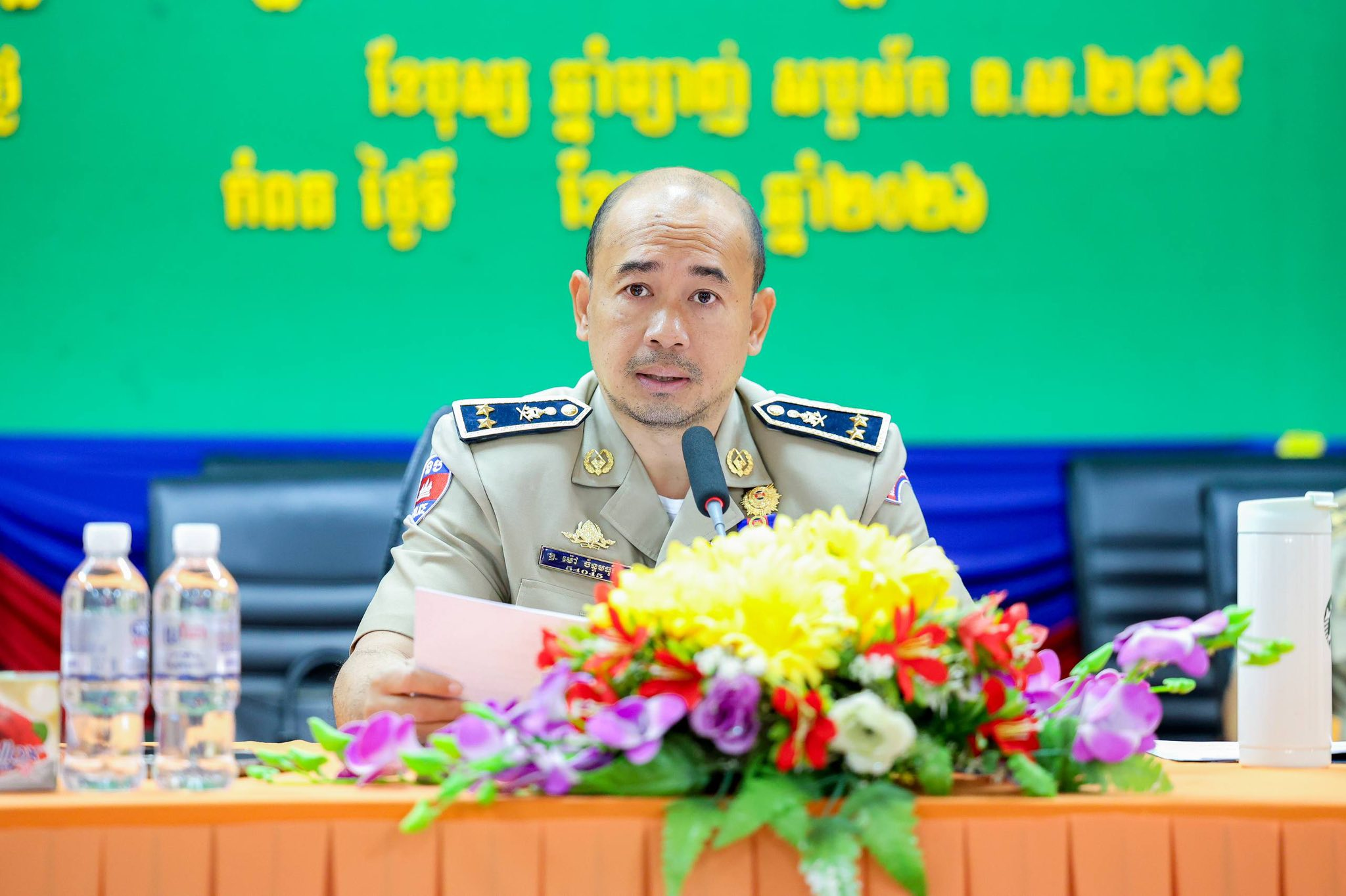 មន្ត្រីប៉ូលិស និងអាវុធហេត្ថជាង៣០នាក់ ត្រូវបានចាប់ខ្លួនពីបទគប់គិតគ្នាលួចយកវត្ថុតាងពីអំពើឆបោកតាមអនឡាញ