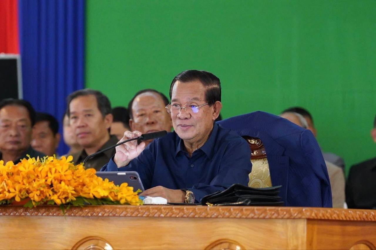 សម្ដេចតេជោ ហ៊ុន សែន សំណេះសំណាល ជាមួយមន្ត្រីក្រុមប្រឹក្សាខេត្ត ក្រុង ស្រុក ឃុំ សង្កាត់ និងមន្ទីរអង្គភាពនានាជុំវិញខេត្តកំពង់ស្ពឺ