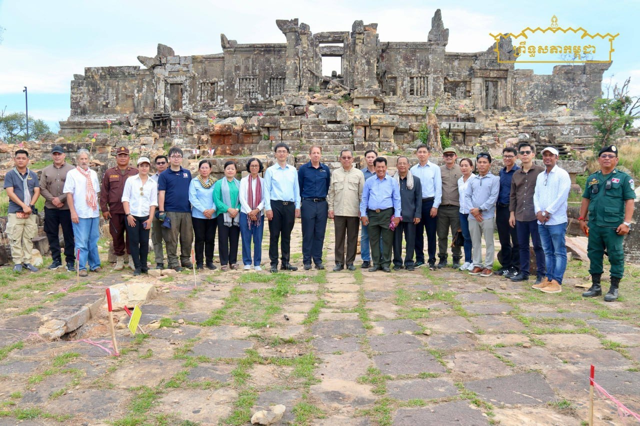 គណៈប្រតិភូជាន់ខ្ពស់ព្រឹទ្ធសភា និងបណ្តាអង្គទូតចុះពិនិត្យស្ថានភាពជាក់ស្តែងនៅប្រាសាទព្រះវិហារ