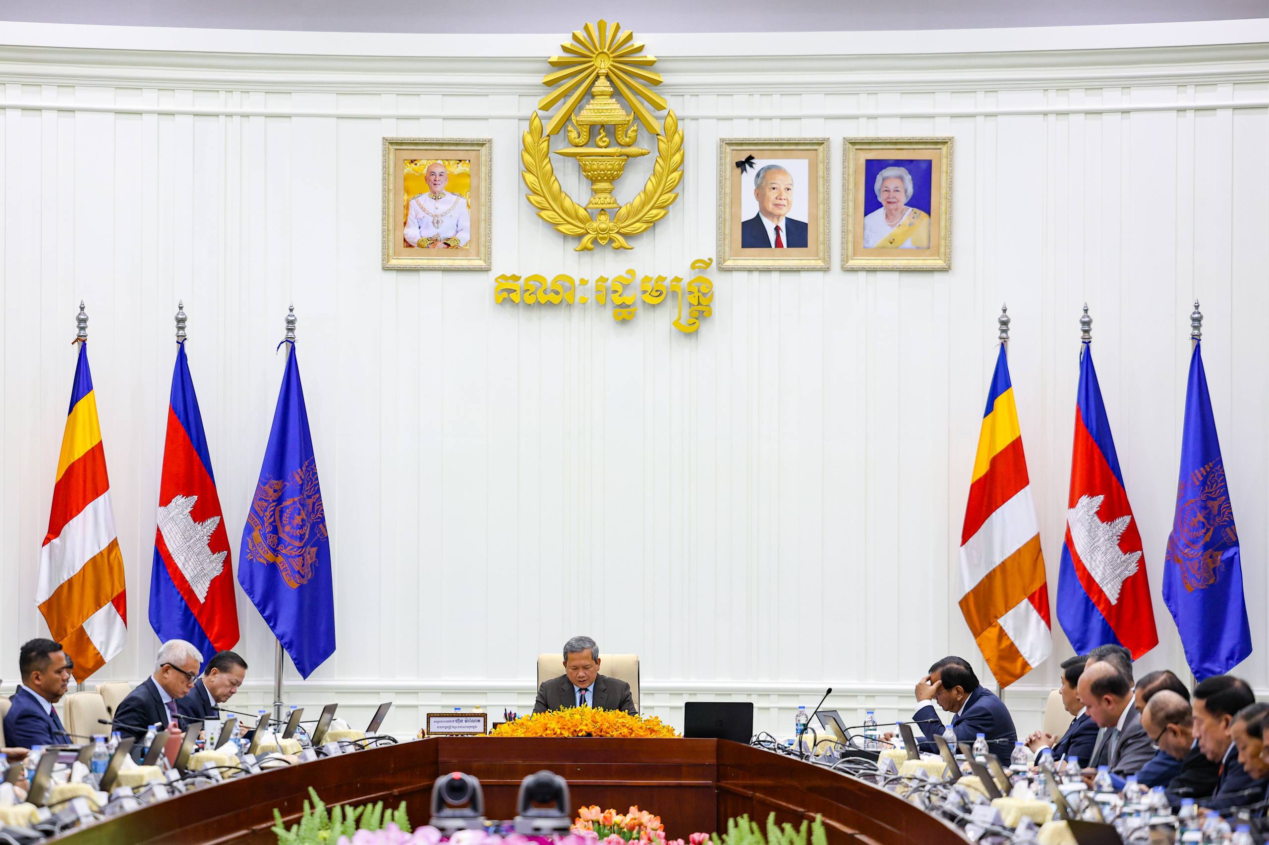 សម្ដេចធិបតី ដឹកនាំកិច្ចប្រជុំពេញអង្គគណៈរដ្ឋមន្ត្រី ពិភាក្សា និងឆ្លងរបៀបវារៈចំនួន៣