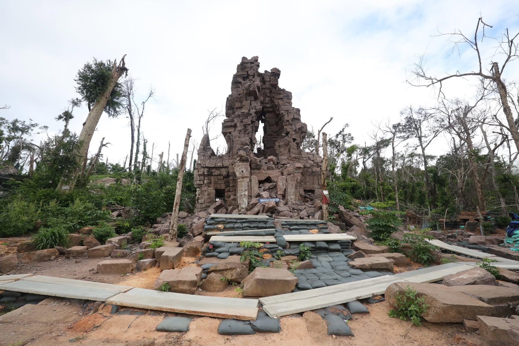 ថៃប្រឹងបង្អួតប្រាសាទតាក្របី និងភ្នំ៣៥០ ដែលឈ្លានពានបានពីកម្ពុជា