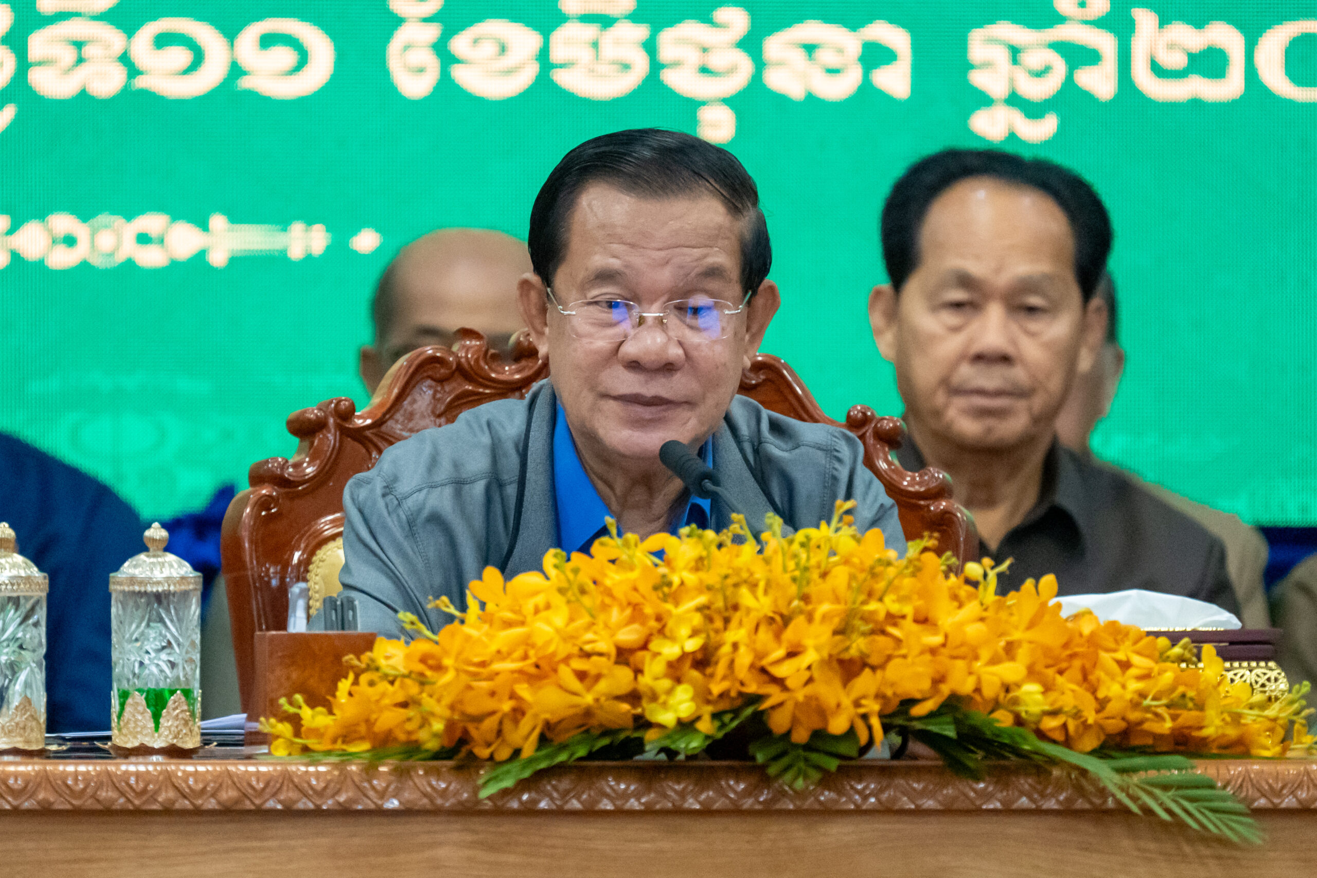 សម្ដេចតេជោ ហ៊ុន សែន ព្រមានចាត់វិធានការទាំងអ្នកនាំចូល នឹងមន្ត្រីដែលគប់គិតជាមួយឈ្មួញ លួចនាំទំនិញថៃ ចូលកម្ពុជា