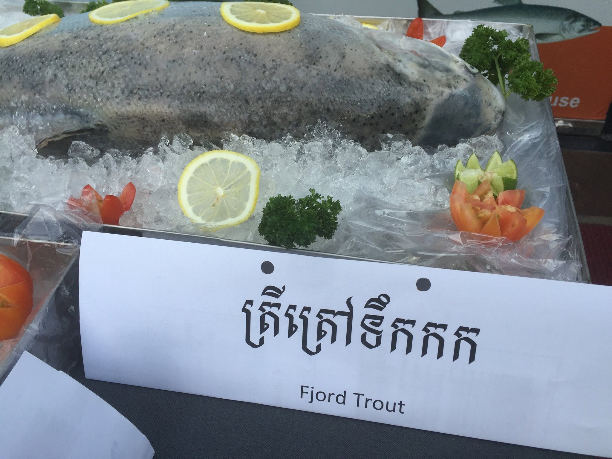«ចរណៃ» ប្រកាសបិទទ្វារឆាប់ៗក្រោយបន្លំលក់ត្រីត្រោតជាត្រីសាល់ម៉ុន ទោះបីត្រីទាំងពីរប្រភេទនេះអាចបរិភោគឆៅបាន