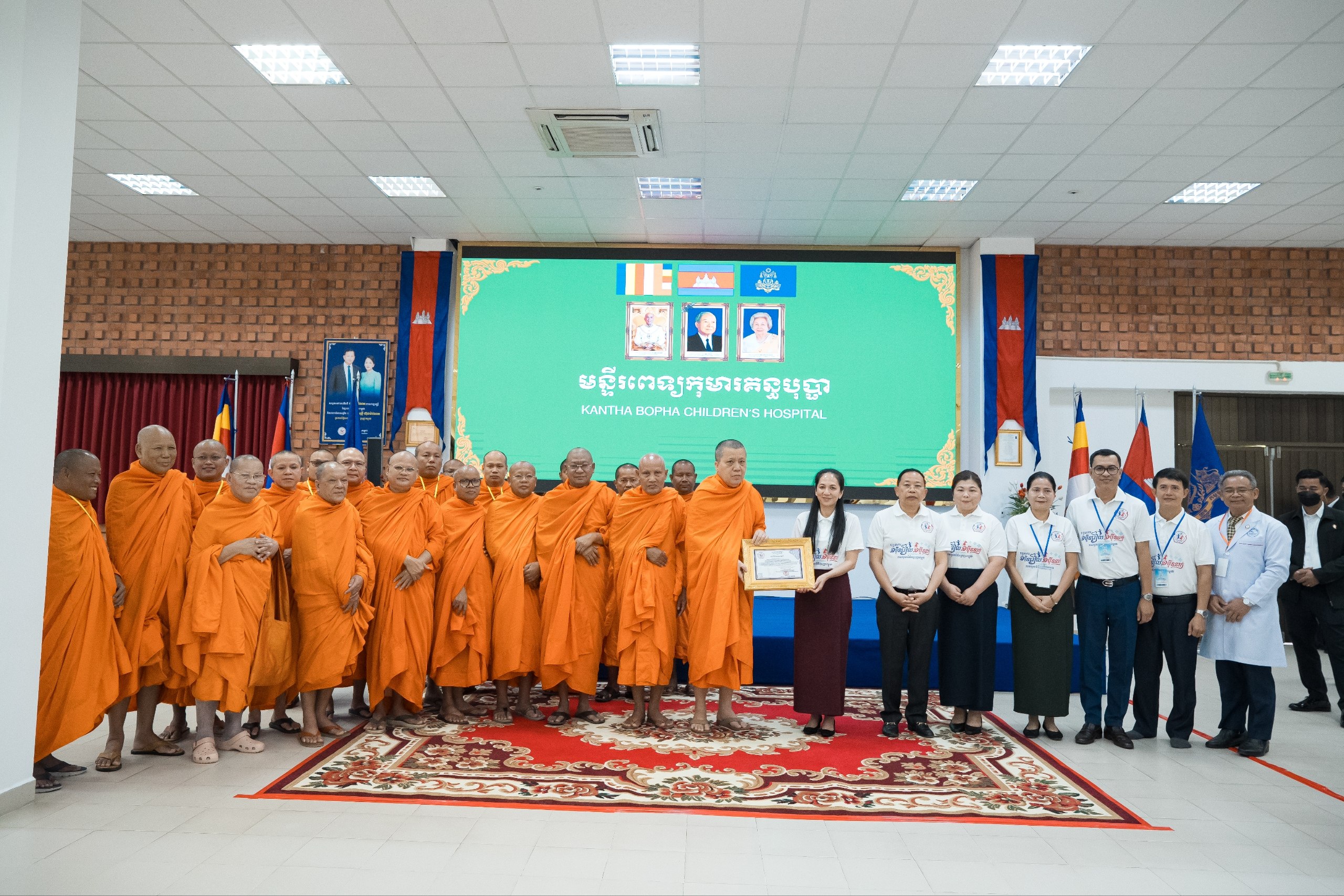 គណៈសង្ឃនាយកនាំយកថវិកាប្រមាណ ១៦០លានរៀលចូលរួមក្នុងមូលនិធិគន្ធបុប្ផាកម្ពុជា