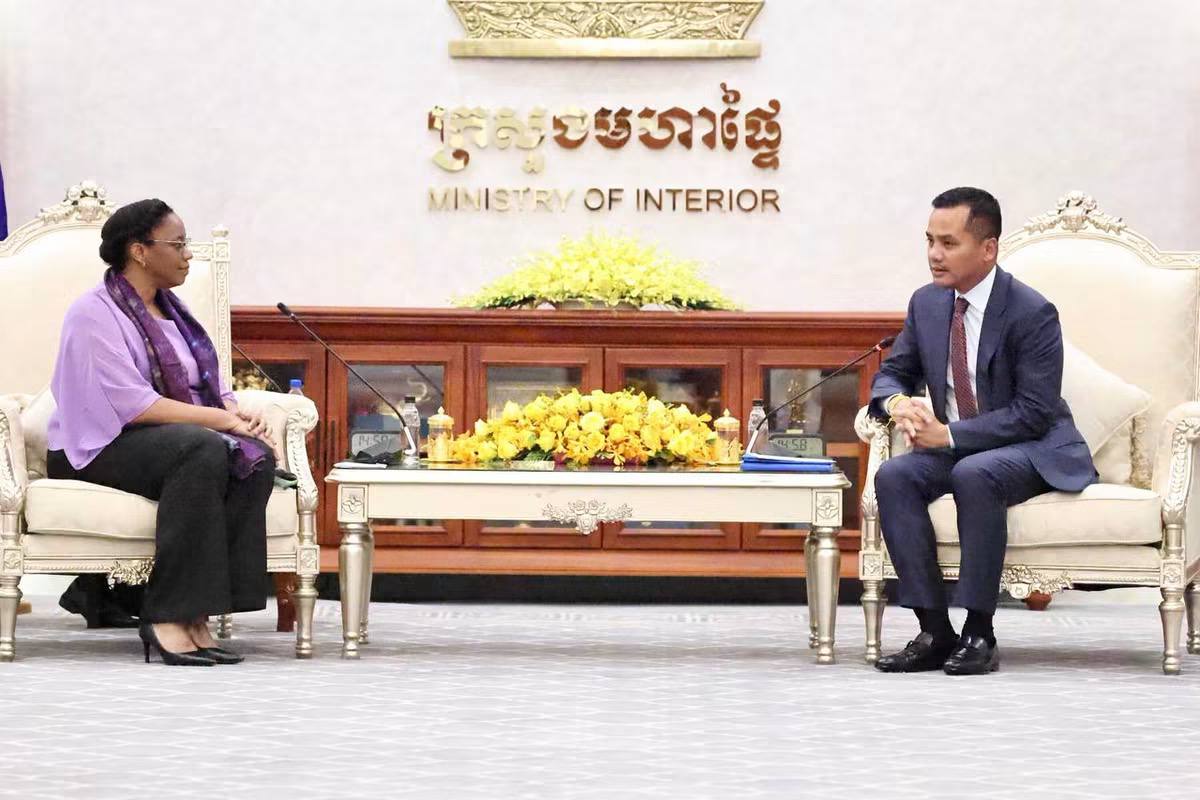 ឯកឧត្តមអភិសន្តិបណ្ឌិត ស សុខា លើកទឹកចិត្ត ឯកអគ្គរដ្ឋទូតគុយបា បន្តរួមគ្នាពង្រឹងកិច្ចសហប្រតិបត្តិការទ្វេភាគី រួមទាំងវិស័យសន្តិសុខ!