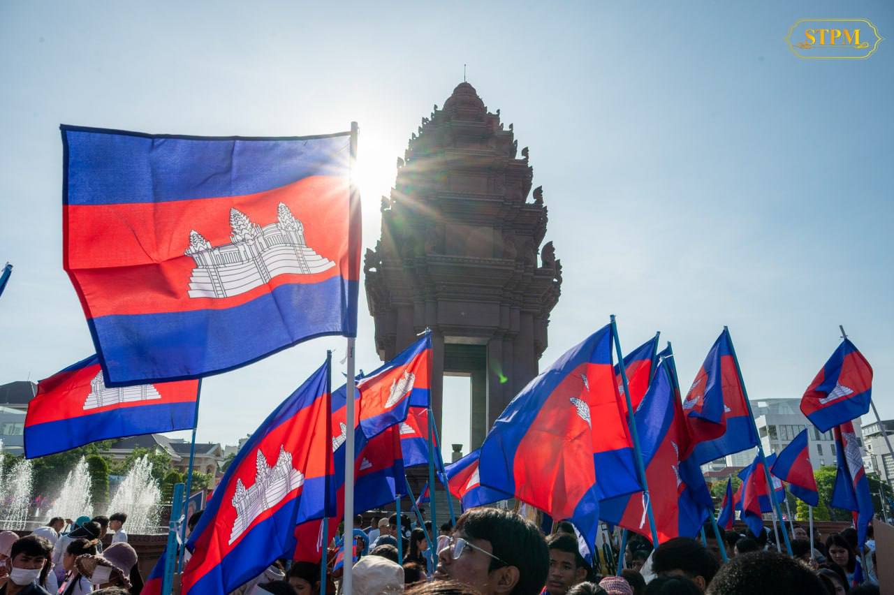 សម្តេចតេជោ៖ មានតែការរួបរួមគ្នាធ្វើឱ្យកម្ពុជាមានកម្លាំងខ្លាំង ទាំងខាងសេដ្ឋកិច្ច យោធា និងនយោបាយ ទើបយើងអាចការពារអធិបតេយ្យ បូរណភាពទឹកដី សន្តិភាព និងអត្តសញ្ញាណរបស់ជាតិបាន