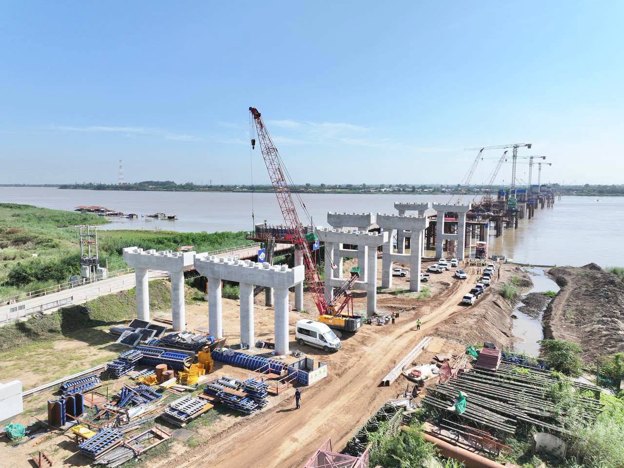 គម្រោងសាងសង់ស្ពានឆ្លងកាត់ទន្លេមេគង្គ(ដីឥដ្ឋ-ថ្មគរ)សម្រេចបានលទ្ធផលជិត ៥៤%