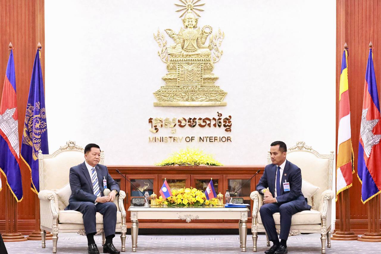 រដ្ឋមន្រ្តីក្រសួងសន្តិសុខឡាវ ស្នើរដ្ឋមន្ត្រីក្រសួងមហាផ្ទៃកម្ពុជាចែករំលែកបទពិសោធបង្ក្រាប Online Scams