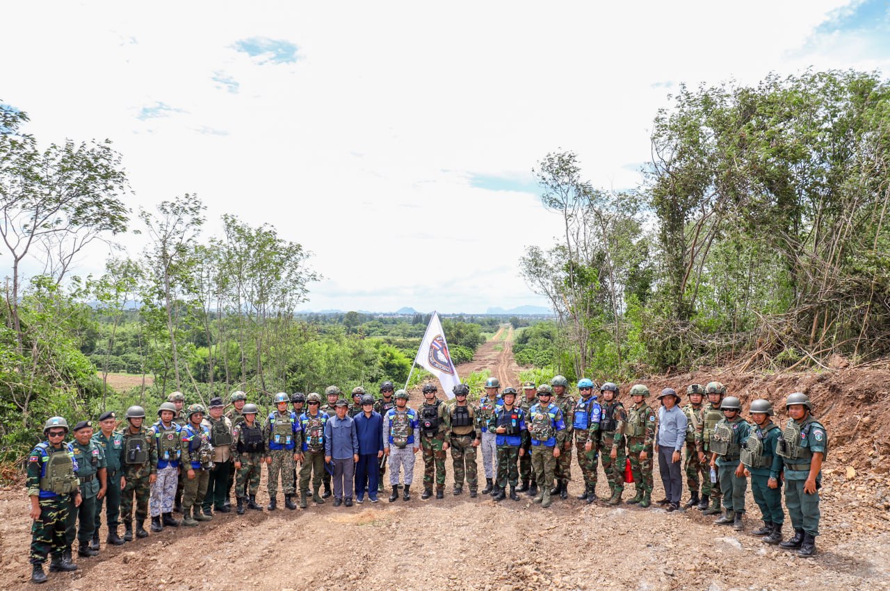 អ្នកសង្កេតការណ៍អាស៊ានចុះពិនិត្យរបងព្រំដែន ដែលថៃសង់ជាឯកតោភាគី