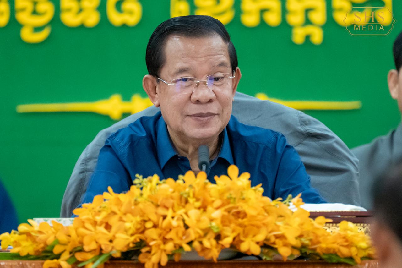 សម្តេចតេជោណែនាំឱ្យអាជ្ញាធរខេត្តរតនគិរីបង្កើនកិច្ចសហការតាមព្រំដែនជាមួយវៀតណាម និងឡាវ ដើម្បីជំរុញសេដ្ឋកិច្ច និងពាណិជ្ជកម្ម