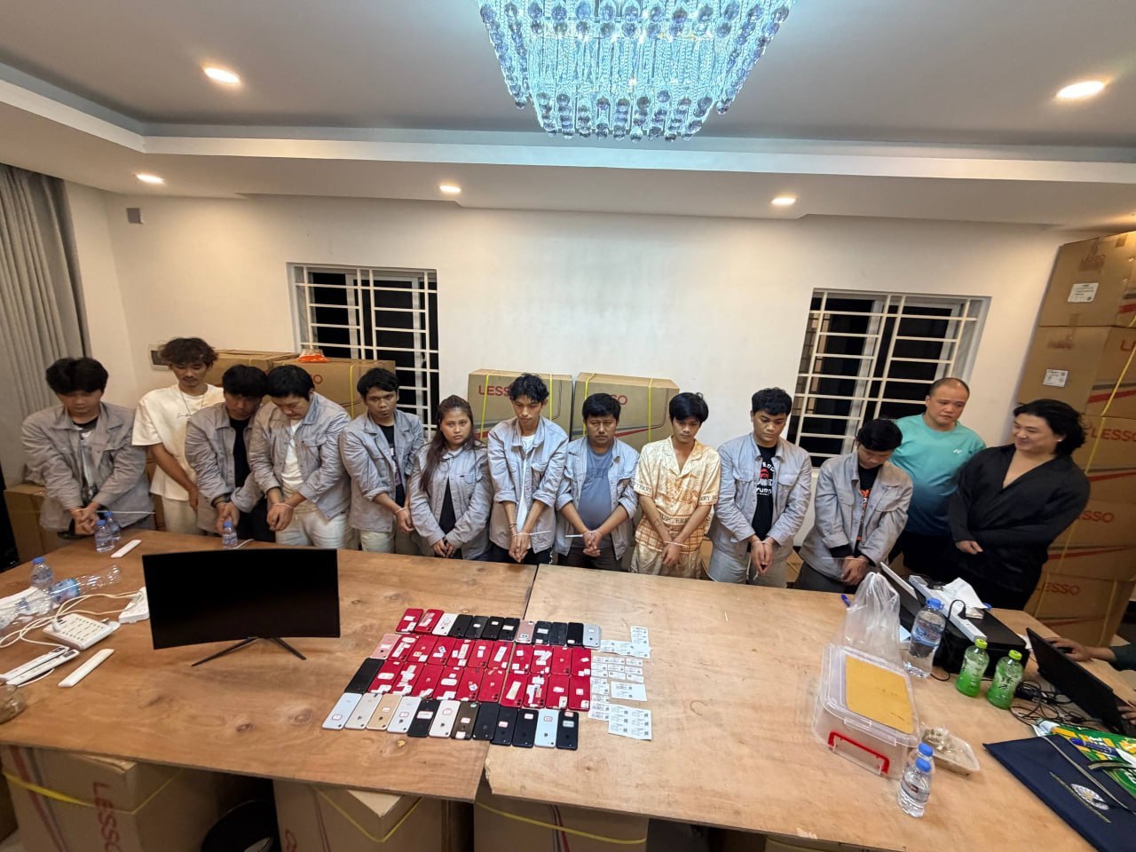 បង្ក្រាបទីតាំងឆបោកអនឡាញនៅខណ្ឌឫស្សីកែវ ឃាត់ខ្លួនជនបរទេស ១៣នាក់