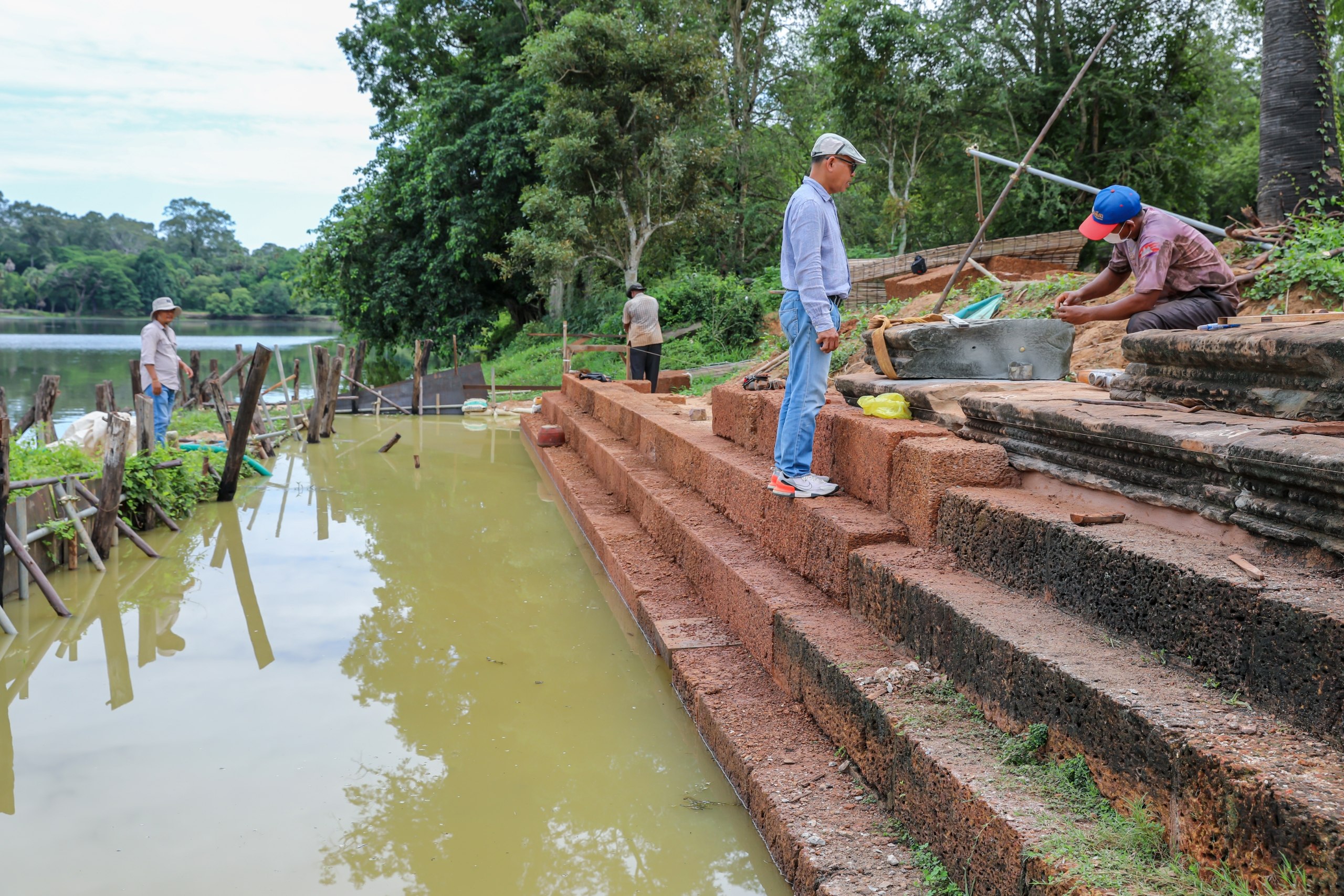 អាជ្ញាធរជាតិអប្សរា បើកការជួសជុលច្រាំងស្រះប្រវត្តិសាស្ត្រអង្គរវត្ត