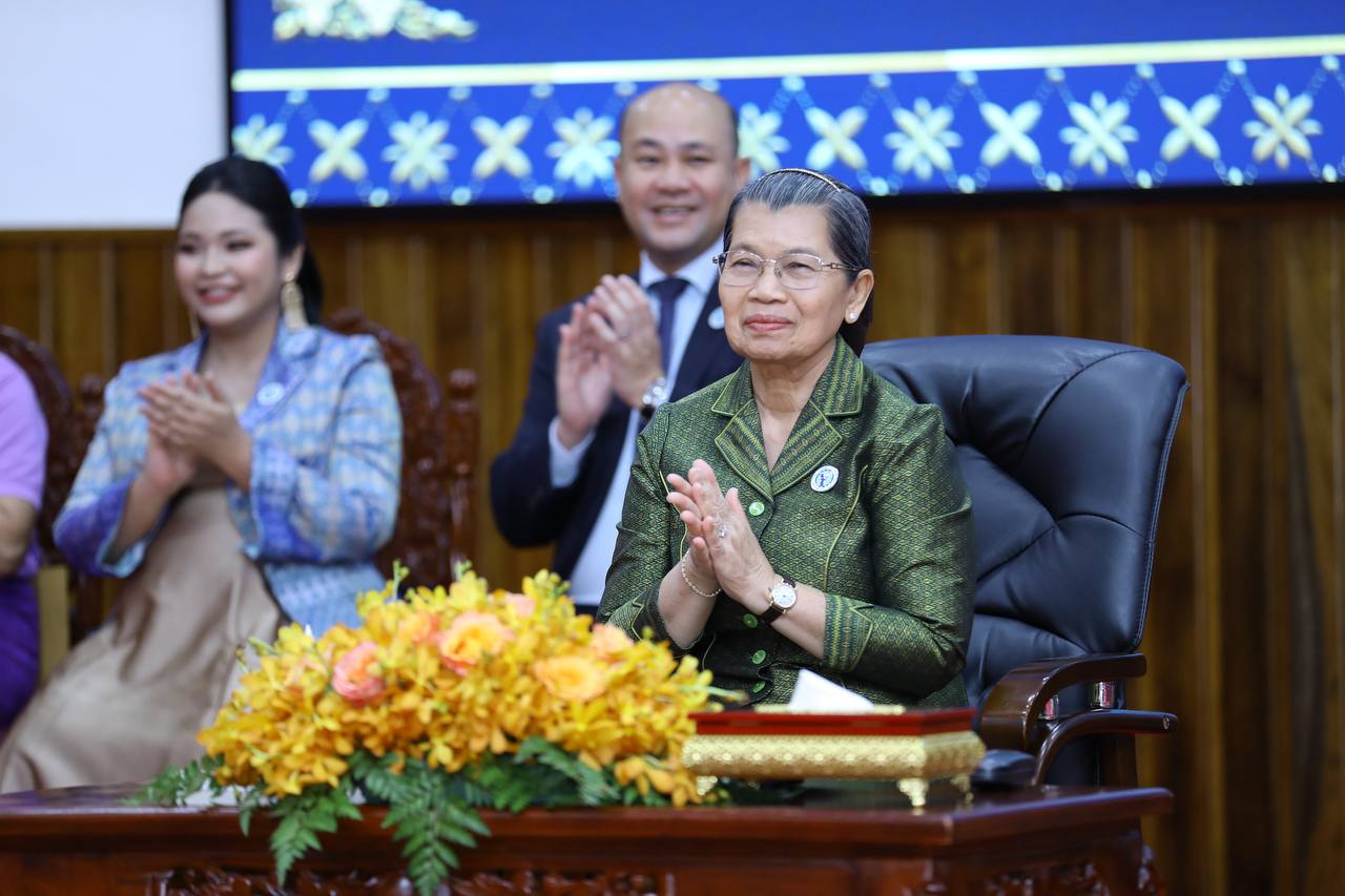 សម្តេច ម៉ែន សំអន អញ្ជើញប្រកាសទទួលស្គាល់ការបំពេញបន្ថែមសមាសភាពសាខាសមាគមនារីកម្ពុជាដើម្បីសន្តិភាព និងការអភិវឌ្ឍន៍ ក្រសួងមុខងារសាធារណៈ