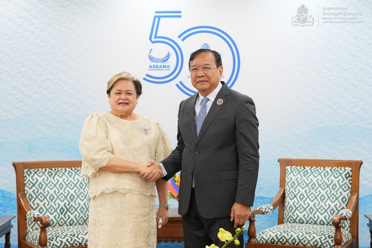 រដ្ឋមន្ត្រីការបរទេសកម្ពុជាជម្រាបជូនសមភាគីហ្វីលីពីនអំពីការវិវត្តថ្មីៗនៃស្ថានភាពព្រំដែនកម្ពុជា-ថៃ