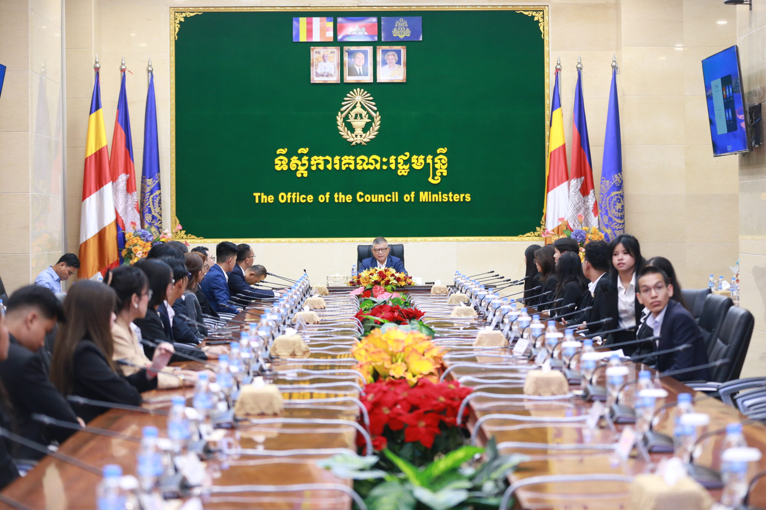 ឯកឧត្តម ឆៃ ស៊ីណារិទ្ធ ជួបនិស្សិតទៅរុស្ស៊ី ៤០រូប មុនចេញដំណើរ