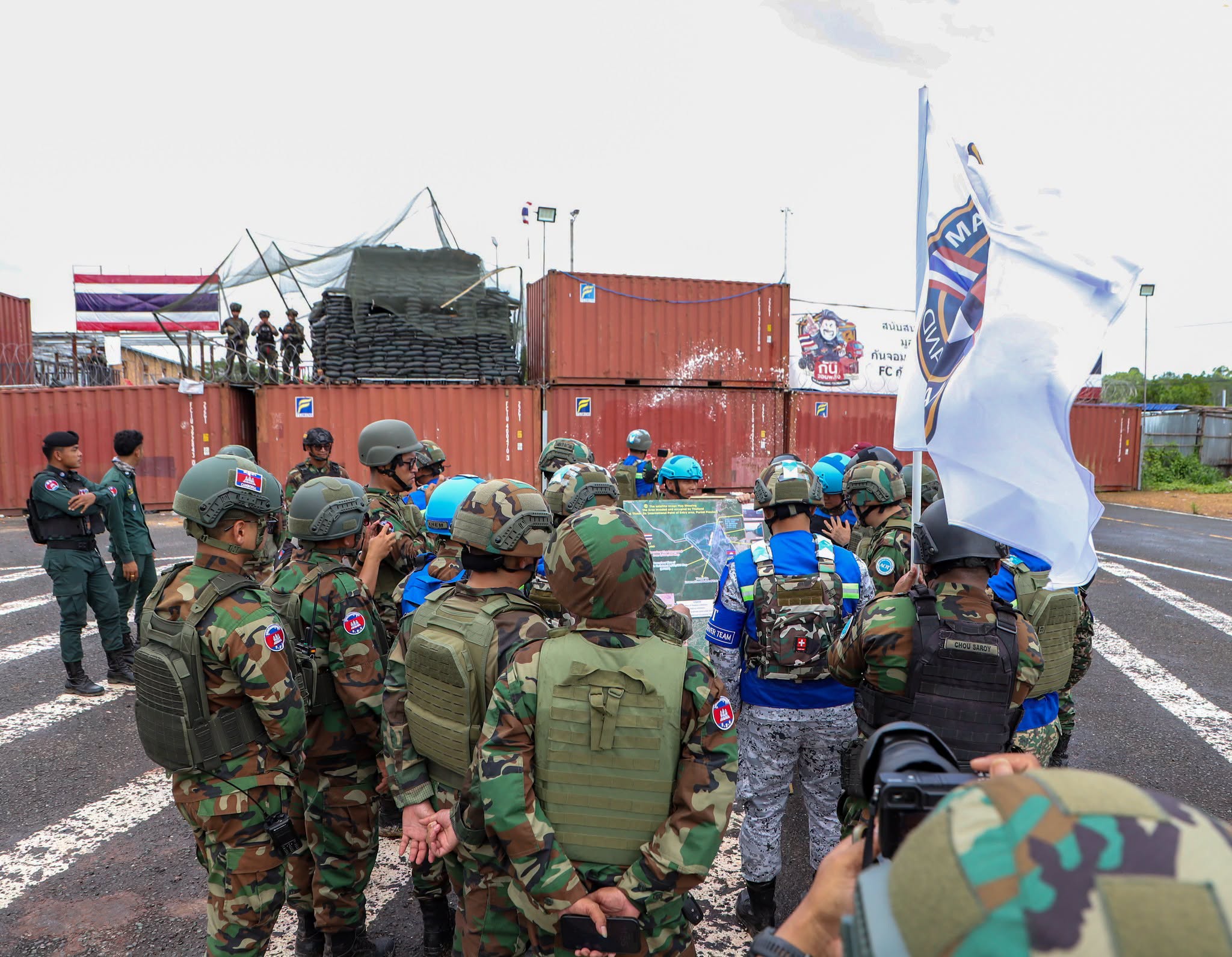 កុងតឺន័រ និងលួសបន្លា មិនមែនជាខ្សែបន្ទាត់ព្រំដែនទេ ហើយកម្លាំងយោធាមិនអាចកែប្រែព្រំដែនអន្តរជាតិបានឡើយ
