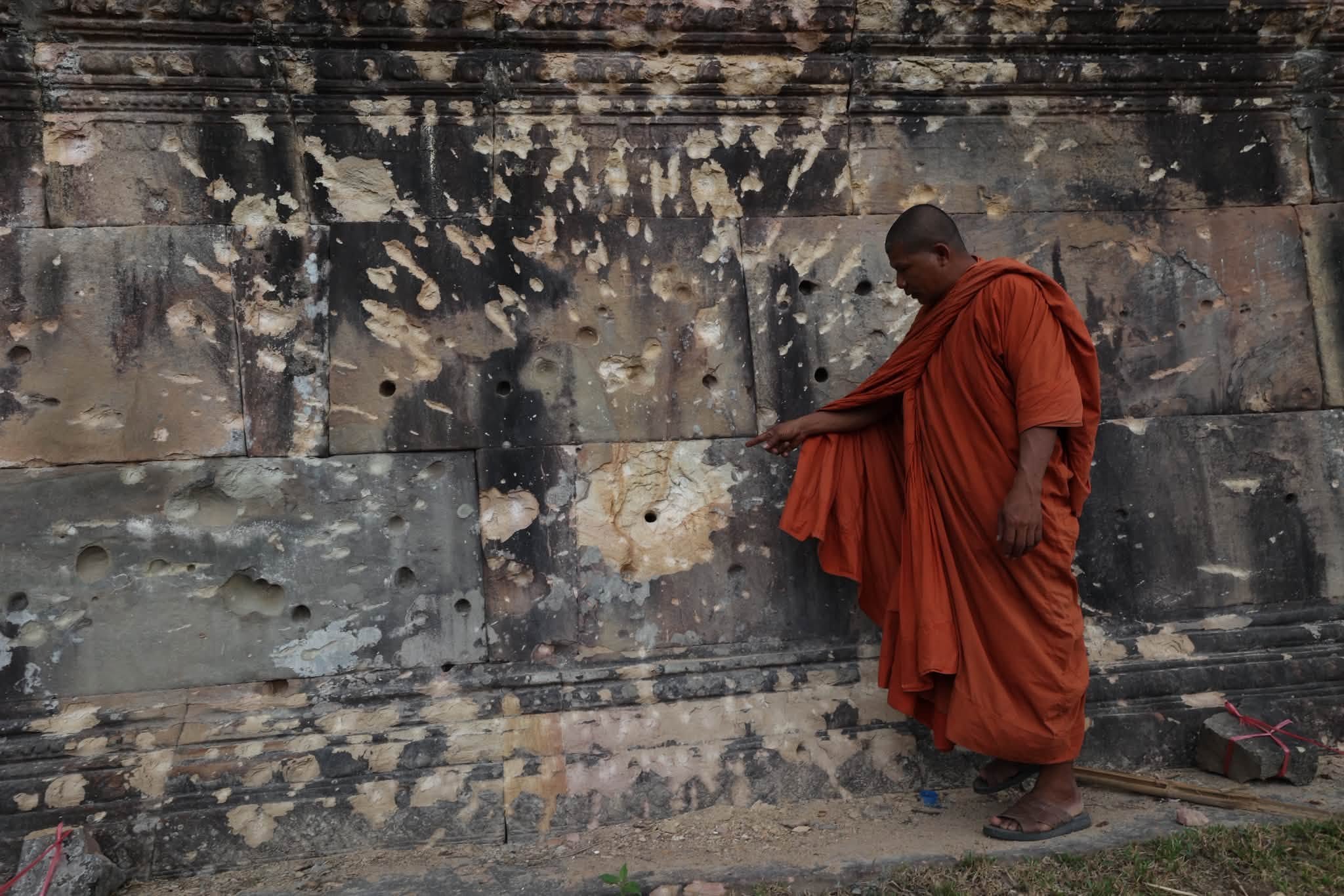 ប្រាសាទព្រះវិហារក្រោមគ្រាប់ផ្លោង៖ ស្លាកស្នាមនៃសកម្មភាពឈ្លានពានប្រដាប់អាវុធរបស់យោធាថៃលើបេតិកភណ្ឌពិភពលោក