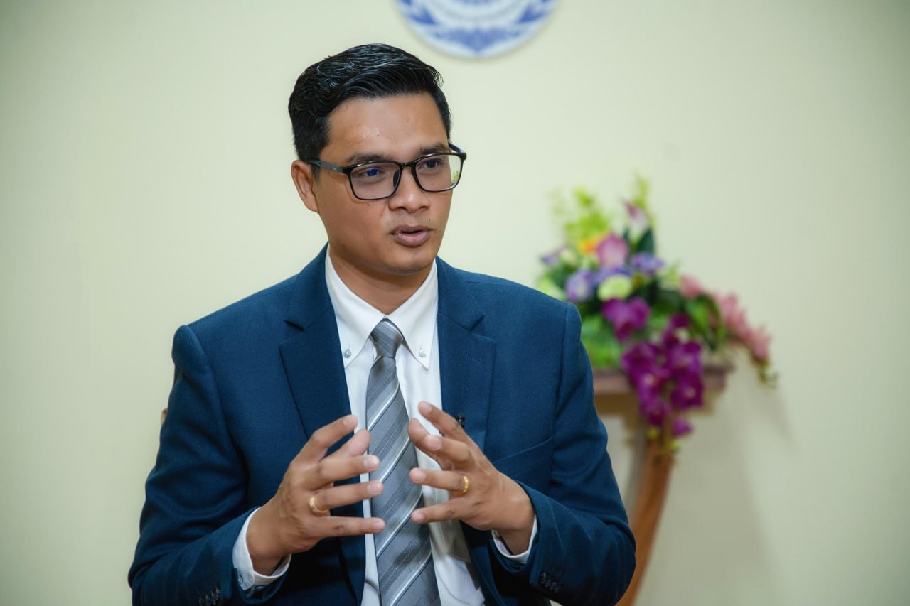 ក្រសួងការងារ និងសង់ត្រាល់កំពុងតាមដានការដាក់ចេញនូវវិធានការថ្មីរបស់ថៃលើជនបរទេស