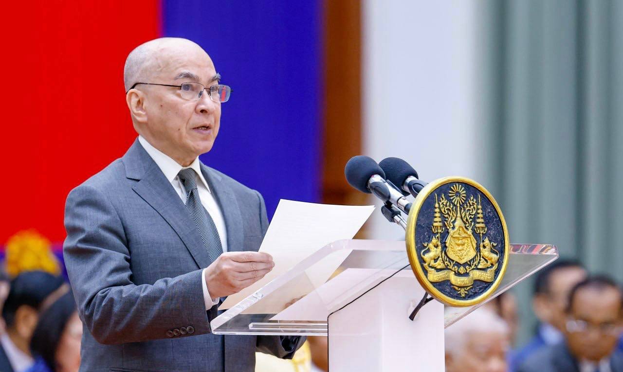 ព្រះមហាក្សត្រ កោតស្ញប់ស្ញែងវីរភាពថ្នាក់ដឹកនាំ និងកងទ័ពជួរមុខ ក្នុងការប្តូរផ្តាច់ការពារបូរណភាពនិងអធិបតេយ្យជាតិ