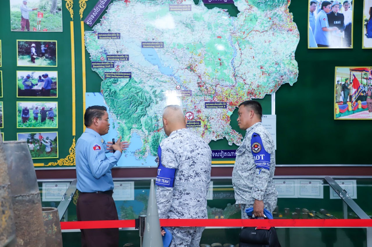 CMAC ធ្វើបទបង្ហាញជូនក្រុម AOT និងក្រុមអនុព័ន្ធយោធាបរទេសស្តីពី «បច្ចុប្បន្នភាពនៃស្ថានភាពសំណល់យុទ្ធភណ្ឌសង្គ្រាមរបស់យោធាថៃនៅលើបូរណភាពទឹកដីកម្ពុជា ក្នុងសង្គ្រាមឆ្នាំ២០២៥»