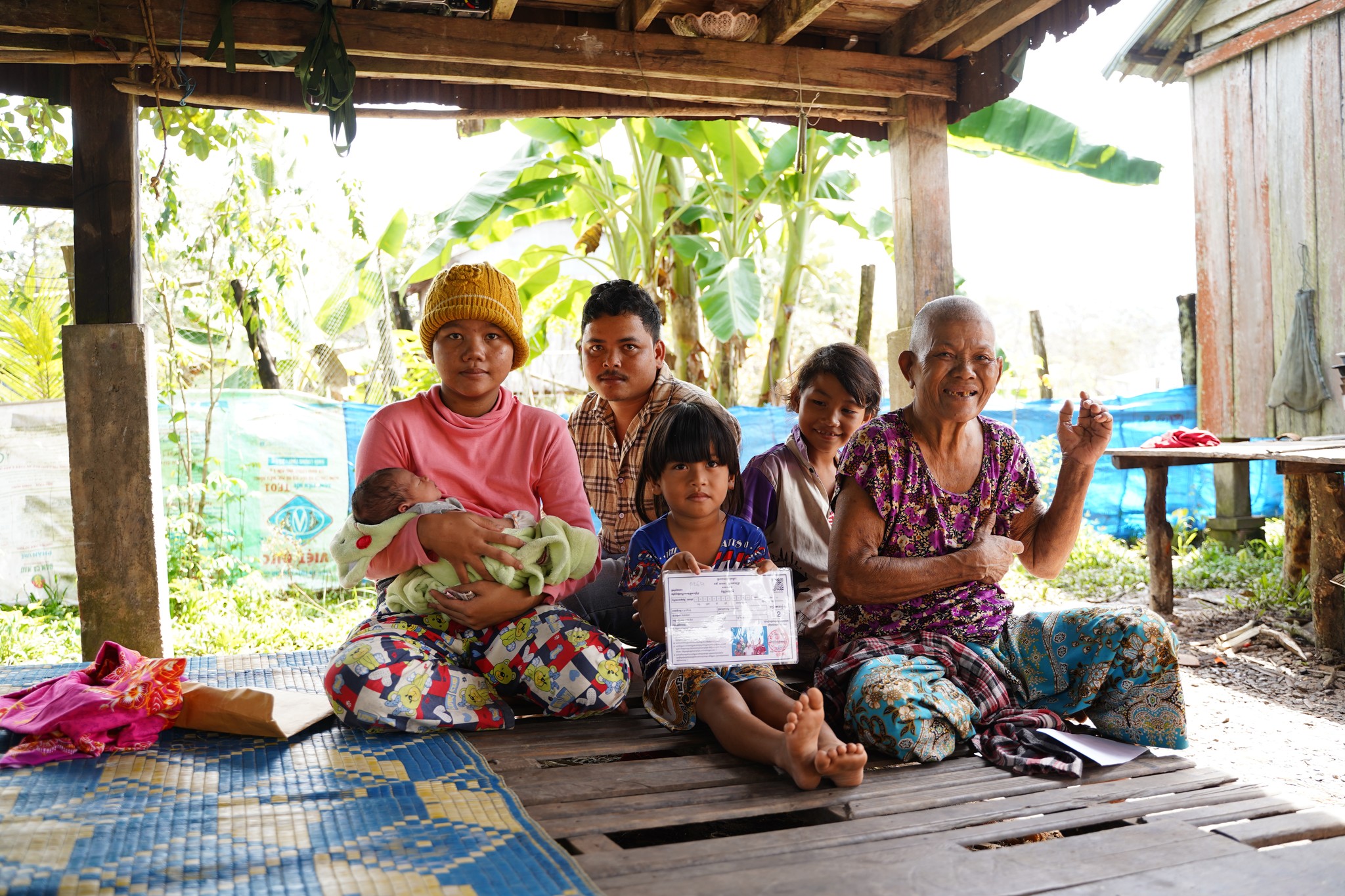 រាជរដ្ឋាភិបាលឧបត្ថម្ភសាច់ប្រាក់ដល់គ្រួសារក្រីក្រងាយរងហានិភ័យពីសម្ពាធថ្លៃប្រេង