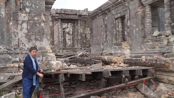 អាជ្ញាធរប្រមូលបំណែកថ្មបាក់បែករបស់ប្រាសាទព្រះវិហារបានចំនួន៧ម៉ឺនដុំ