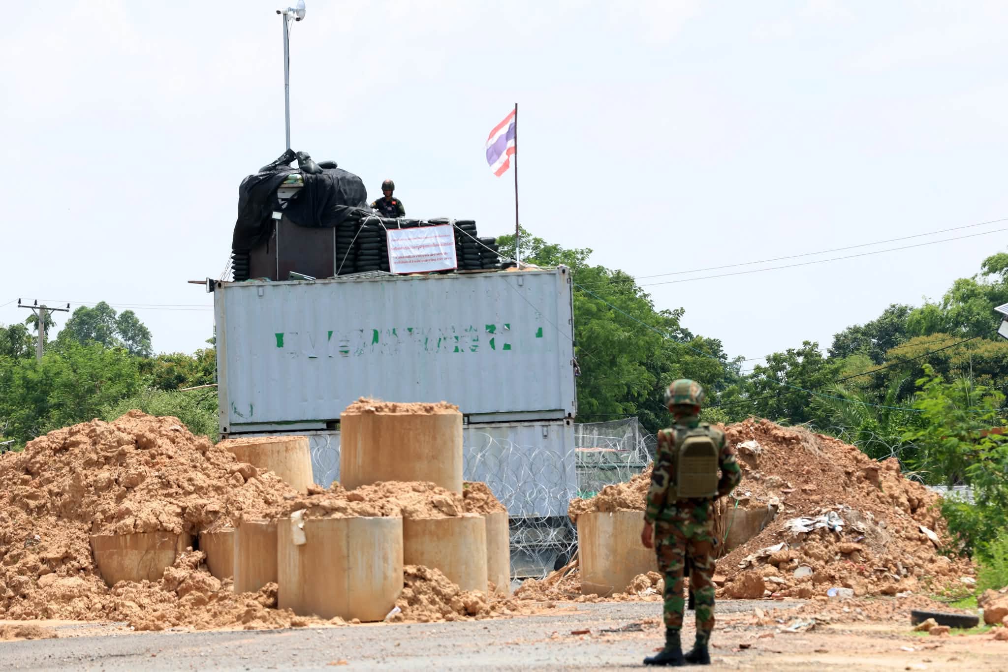 ថៃថា «ទីតាំងកងទ័ពមិនកំណត់ព្រំដែន»៖ ដូច្នេះ របង លួសបន្លា កុងតឺន័រ និងលេណដ្ឋាន ក៏មិនអាចកំណត់អធិបតេយ្យភាពបានដែរ និងគួរអនុញ្ញាតឱ្យ JBC បន្តការងាររបស់ខ្លួនស្របតាម ប្រការ៣ នៃសេចក្តីប្រកាសរួមថ្ងៃទី២៧ ខែធ្នូ ឆ្នាំ២០២៥