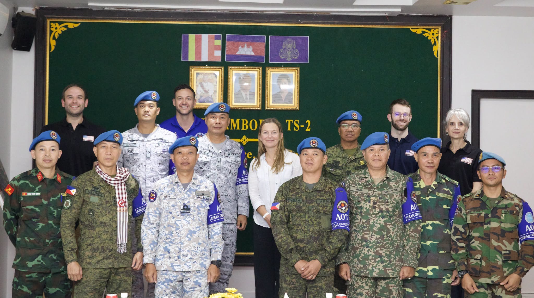ភារធារីស្ថានទូតអាមេរិកជួបជាមួយក្រុមAOT ស្តាប់អំពីការងារក្នុងការសង្កេតការអនុវត្តបទឈប់បាញ់នៅតាមព្រំដែនកម្ពុជា-ថៃ