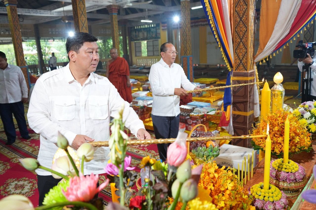 ក្រុមការងាររាជរដ្ឋាភិបាលចុះមូលដ្ឋានខេត្តកំពត និងកែប អញ្ជើញកាន់បិណ្ឌវេនទី២