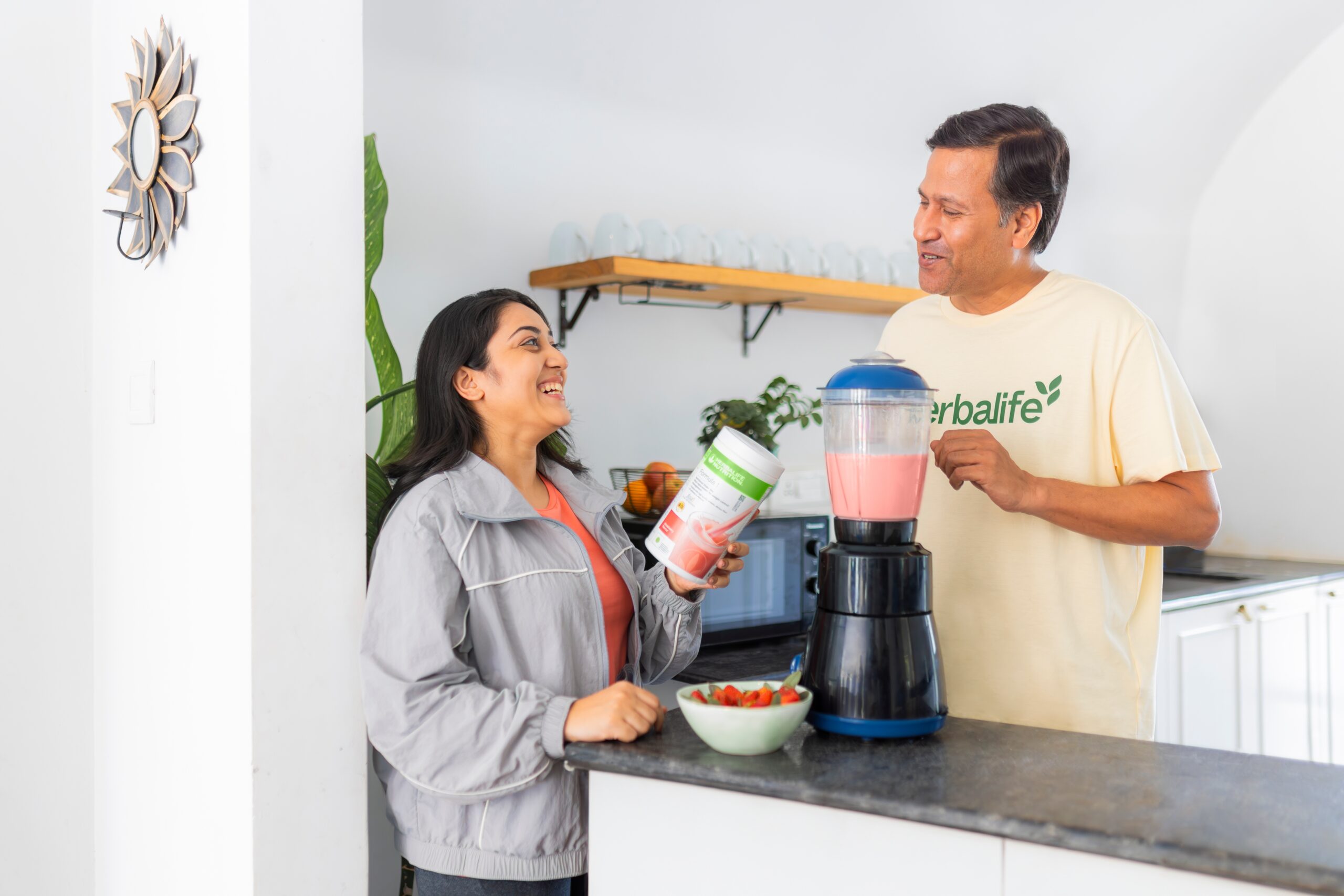 ក្រុមហ៊ុន Herbalife ប្រចាំប្រទេសកម្ពុជាបានចែករំលែកព័ត៌មានពីគន្លឹះសម្រាប់ការទទួលទានអាហារដែលមានសុខភាពល្អ និងការជៀសវាងការឡើងទម្ងន់ក្នុងអំឡុងពេលថ្ងៃឈប់សម្រាក