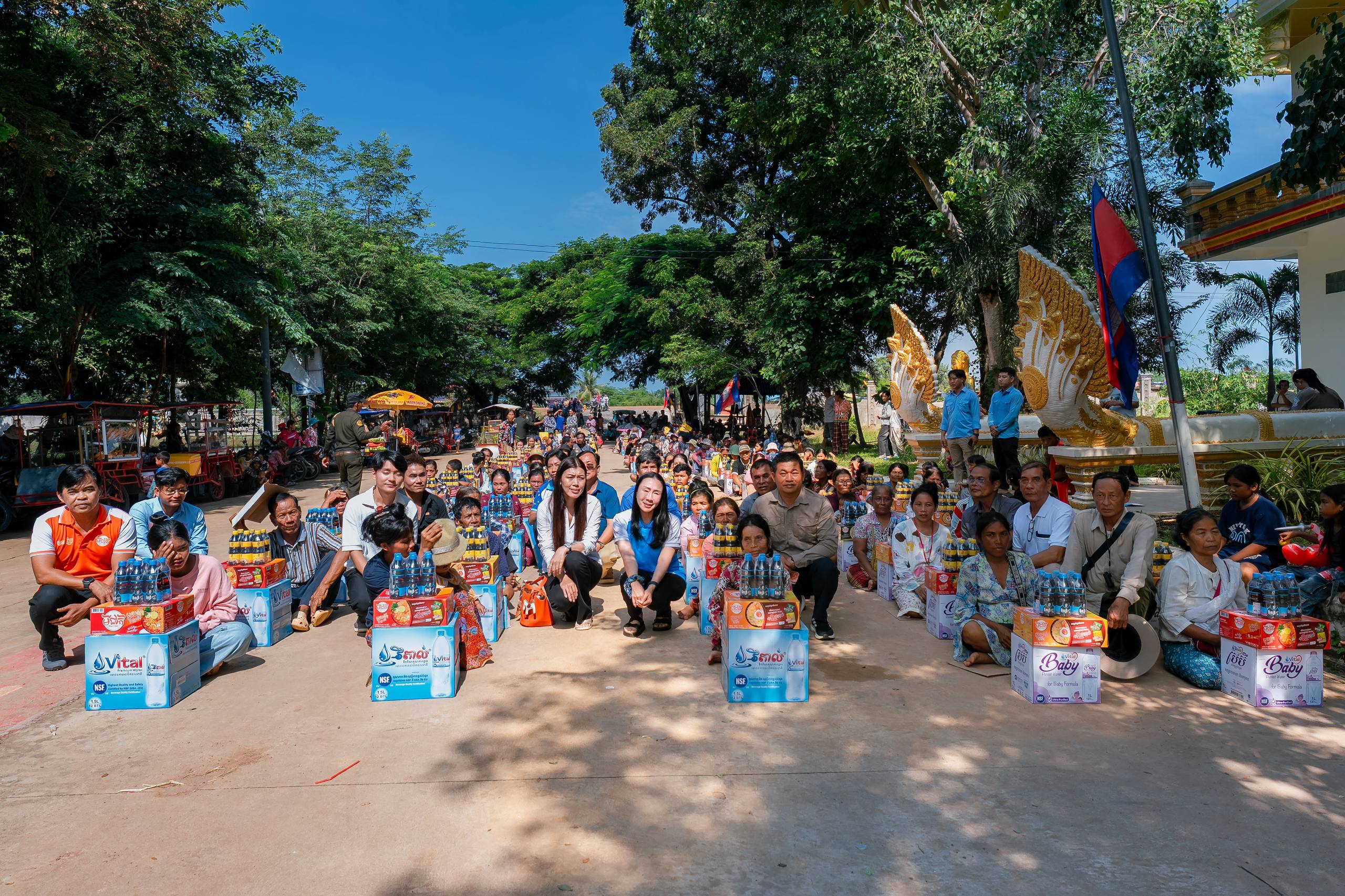 វីតាល់ បន្តសកម្មភាពមនុស្សធម៌ ចុះសួរសុខទុក្ខ និងចែករំលែកអំណោយ ជូនប្រជាពលរដ្ឋជិត ២,០០០គ្រួសារ ដែលរងផលប៉ះពាល់ដោយទឹកជំនន់ នៅក្រុងប៉ោយប៉ែត