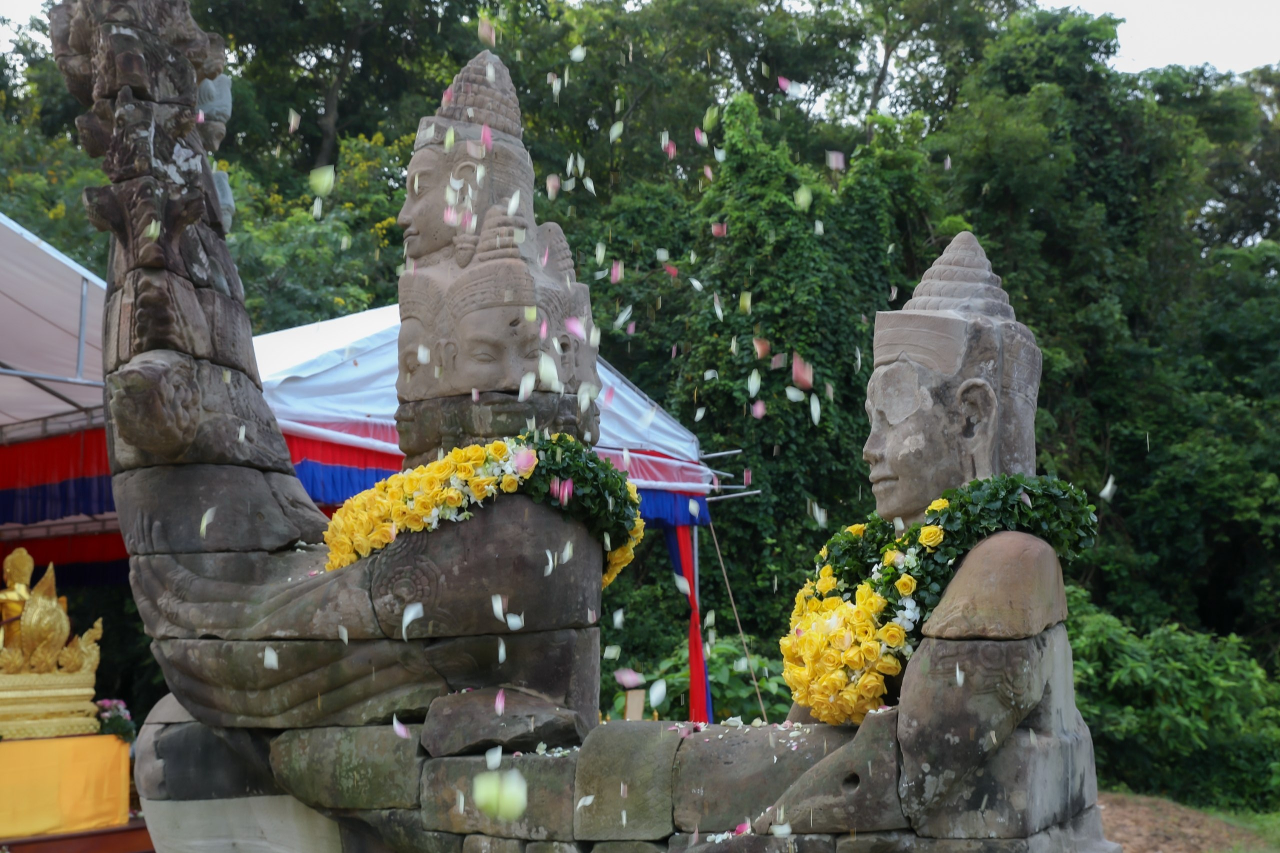 អាជ្ញាធរជាតិអប្សរា អញ្ជើញព្រលឹងដូនតាត្រឡប់មកទីតាំងដើមវិញ នៅខ្លោងទ្វារជ័យក្រុងអង្គរធំ