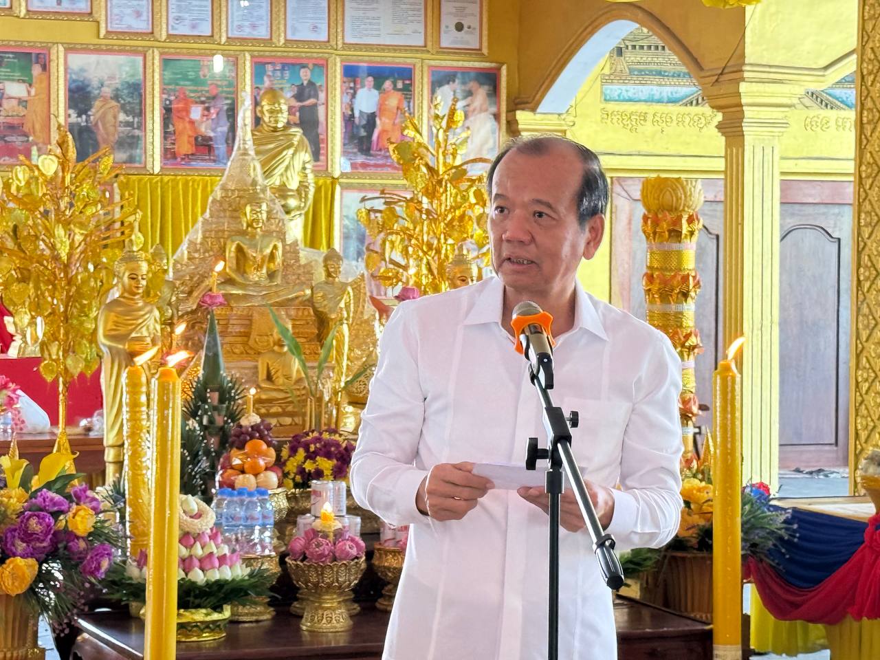 ឯកឧត្តម ជា វ៉ាន់ដេត អញ្ជើញដឹកនាំមន្រ្តីរាជការក្រសួង អាជ្ញាធរខេត្ត និងពុទ្ធបរិស័ទចំណុះជើងវត្ត កាន់បិណ្ឌវេនទី៦នៅមង្គលមានលក្ខណ៍ ខេត្តតាកែវ