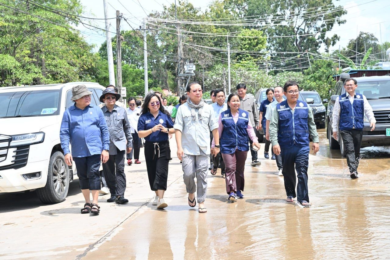 រដ្ឋមន្ត្រីសុខាភិបាល ចុះពិនិត្យការបម្រើសេវាសុខាភិបាល នៅទីទួលសុវត្ថិភាព ដែលរងគ្រោះដោយសារទឹកជំនន់