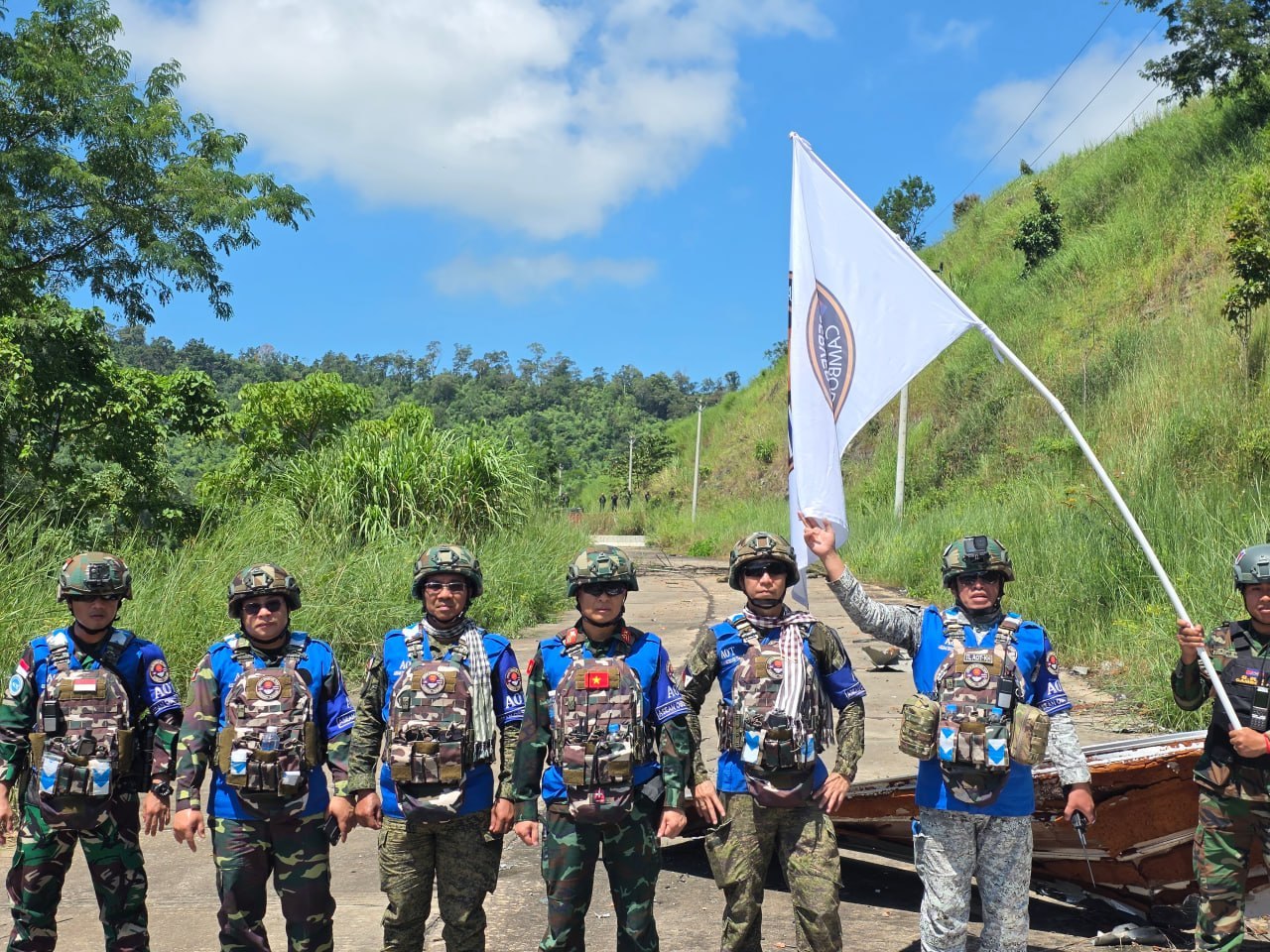ក្រុមអ្នកសង្កេតការណ៍អាស៊ានចុះសង្កេតការណ៍ ផ្ទៀងផ្ទាត់ និងរាយការណ៍អំពីស្ថានភាពតាមបណ្តោយព្រំដែនកម្ពុជា-ថៃ នៅតំបន់ច្រកអានសេះ
