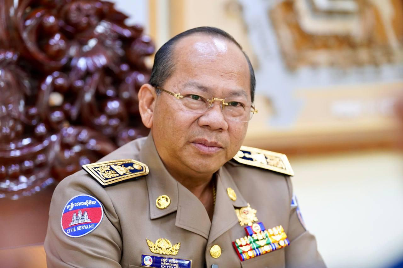 អភិបាលខេត្តកំពតបញ្ជាឲ្យបិទទីតាំងអាជីវករមួយចំនួននៅឆ្នេរកោះស្មៅ ដែលបានវាតទីតំបន់ឆ្នេរ