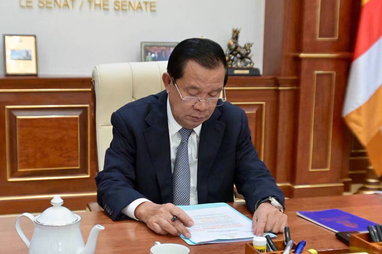 សម្តេចតេជោ ហ៊ុន សែន៖ ឆ្កែបានជិះរទេះ!