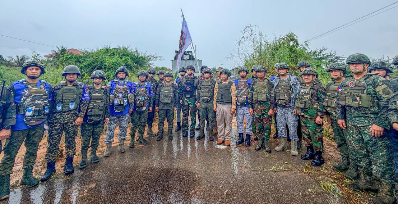 សេនាធិការកងទ័ពហ្វីលីពីនអញ្ជើញចុះពិនិត្យស្ថានភាពជាក់ស្តែងនៅតំបន់ច្រកបឹងត្រកួន