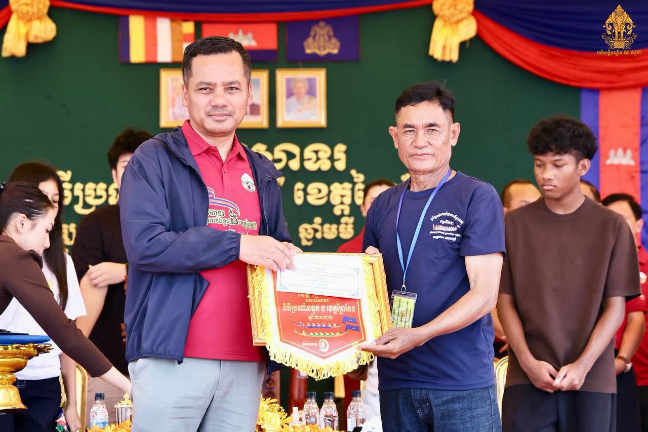 ព្រឹត្តិការណ៍ប្រណាំងទូក ង ខេត្តព្រៃវែង បិទបញ្ចប់ដោយជោគជ័យ ដោយមានអ្នកចូលរួមទស្សនាជិត ២៣ម៉ឺននាក់