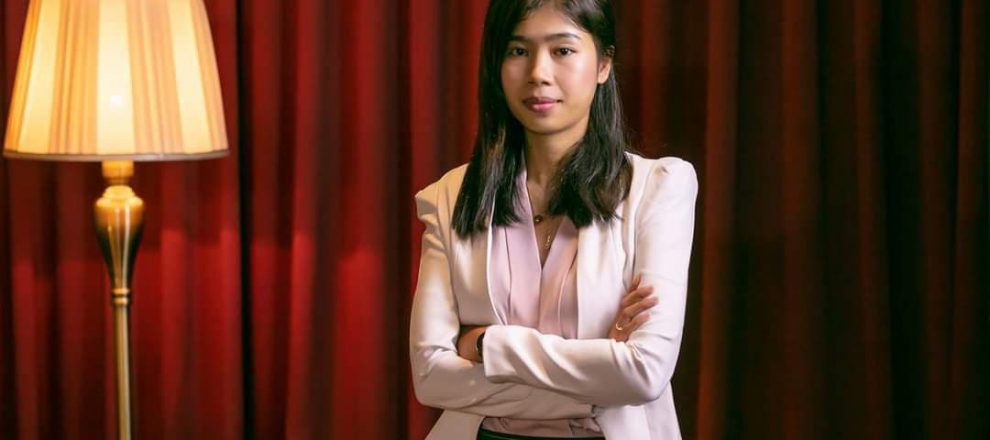 អ្នកស្រី-ស្ដើង-ភារ៉ុង