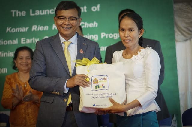 កុមាររៀនកុមារចេះ