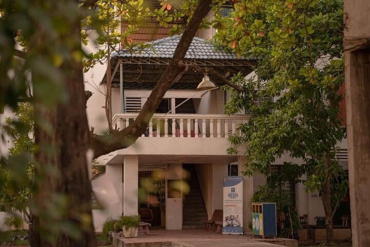 អាហារូបករណ៍ DMC (Department Media Communication)