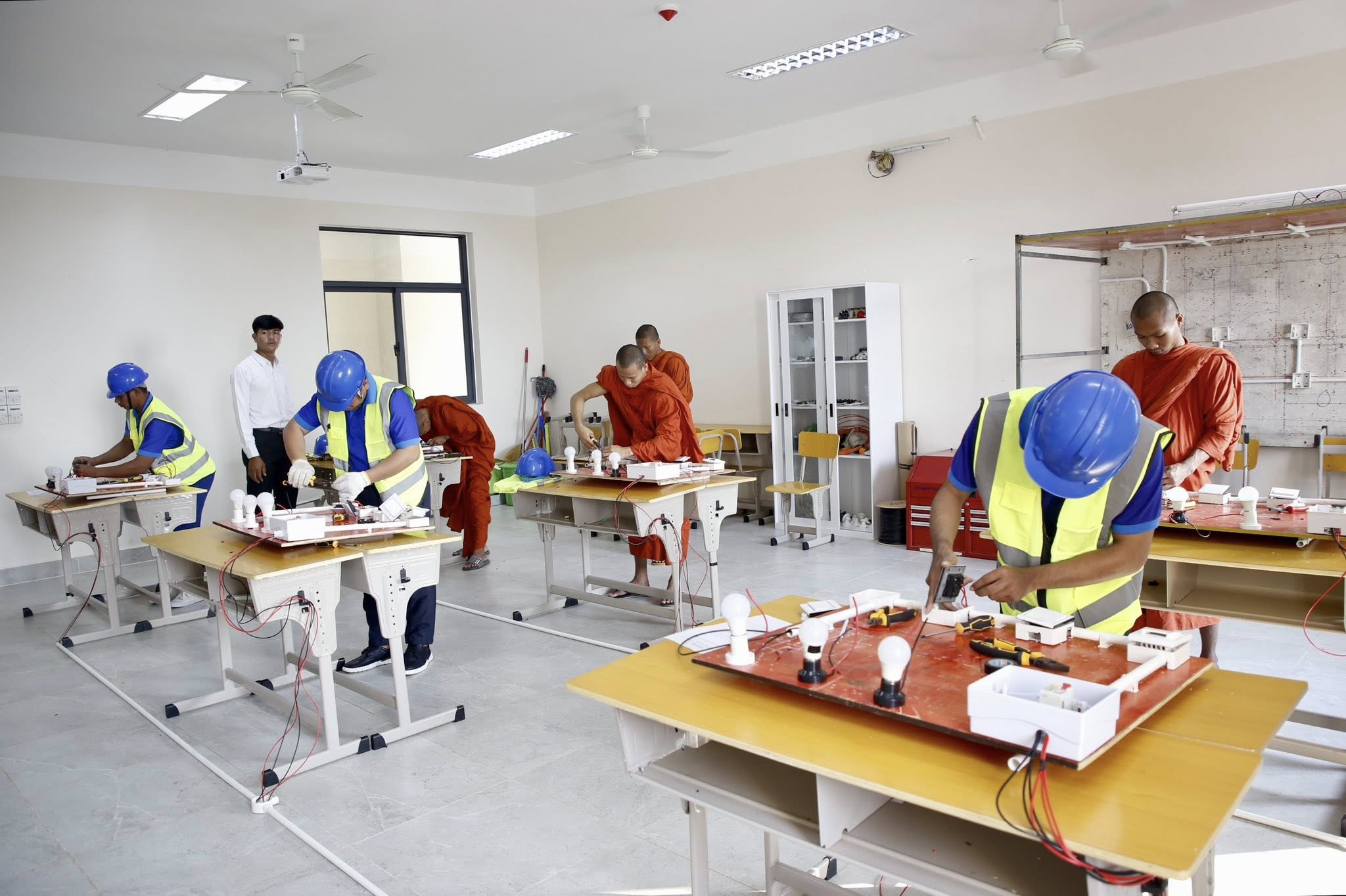 វិទ្យាស្ថានពហុបច្ចេកទេសខេត្តបន្ទាយមានជ័យ ផ្តល់អាហារូបករណ៍១០០% សម្រាប់ការសិក្សាជំនាញរយៈពេលខ្លី