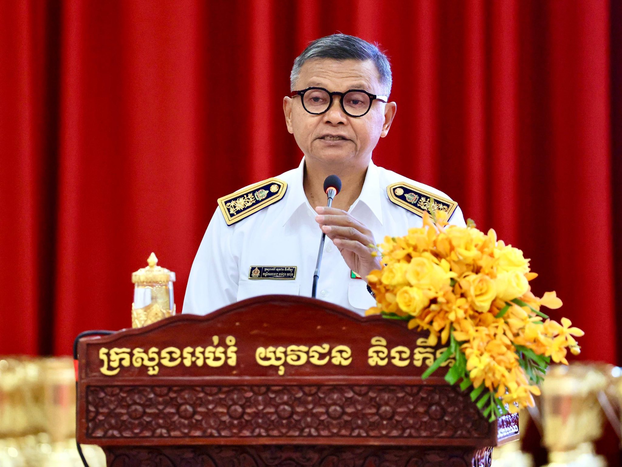 រដ្ឋមន្រ្តីអ​ប់រំ អំពាវនាវ​ឱ្យ​សាលារៀនគំរូ និង​សាលារៀនទាំងអស់ បញ្ចូលស្មារតីស្នេហាជាតិក្នុងកម្មវិធីសិក្សា