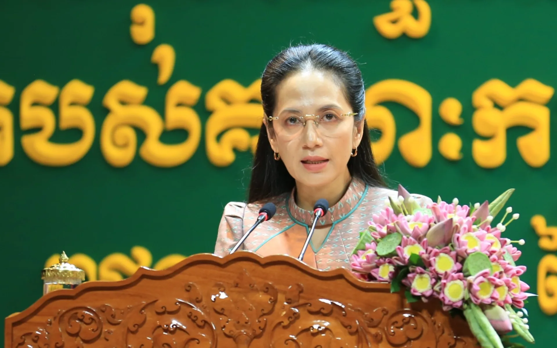 លោកជំទាវបណ្ឌិត ពេជ ចន្ទមុន្នី ជំរុញសិល្បករ សិល្បការិនី បង្កើតមាតិកាអប់រំឱ្យបានច្រើន
