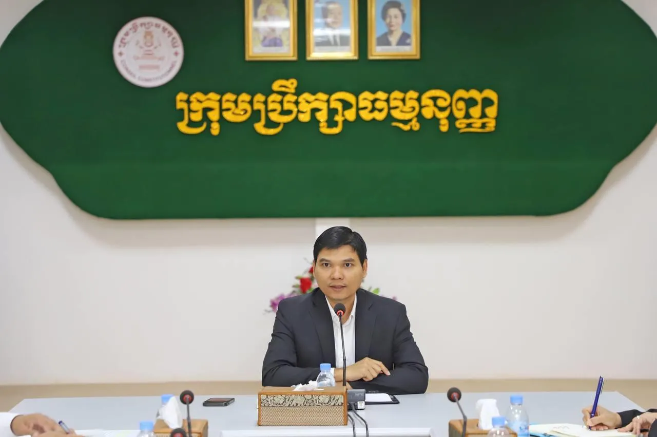 ​បណ្ឌិត​ ព្រហ្ម​ ​វិចិត្រ​អក្ខរា ​អ្នក​នាំពាក្យ​ក្រុមប្រឹក្សាធម្មនុញ្ញ​ ​