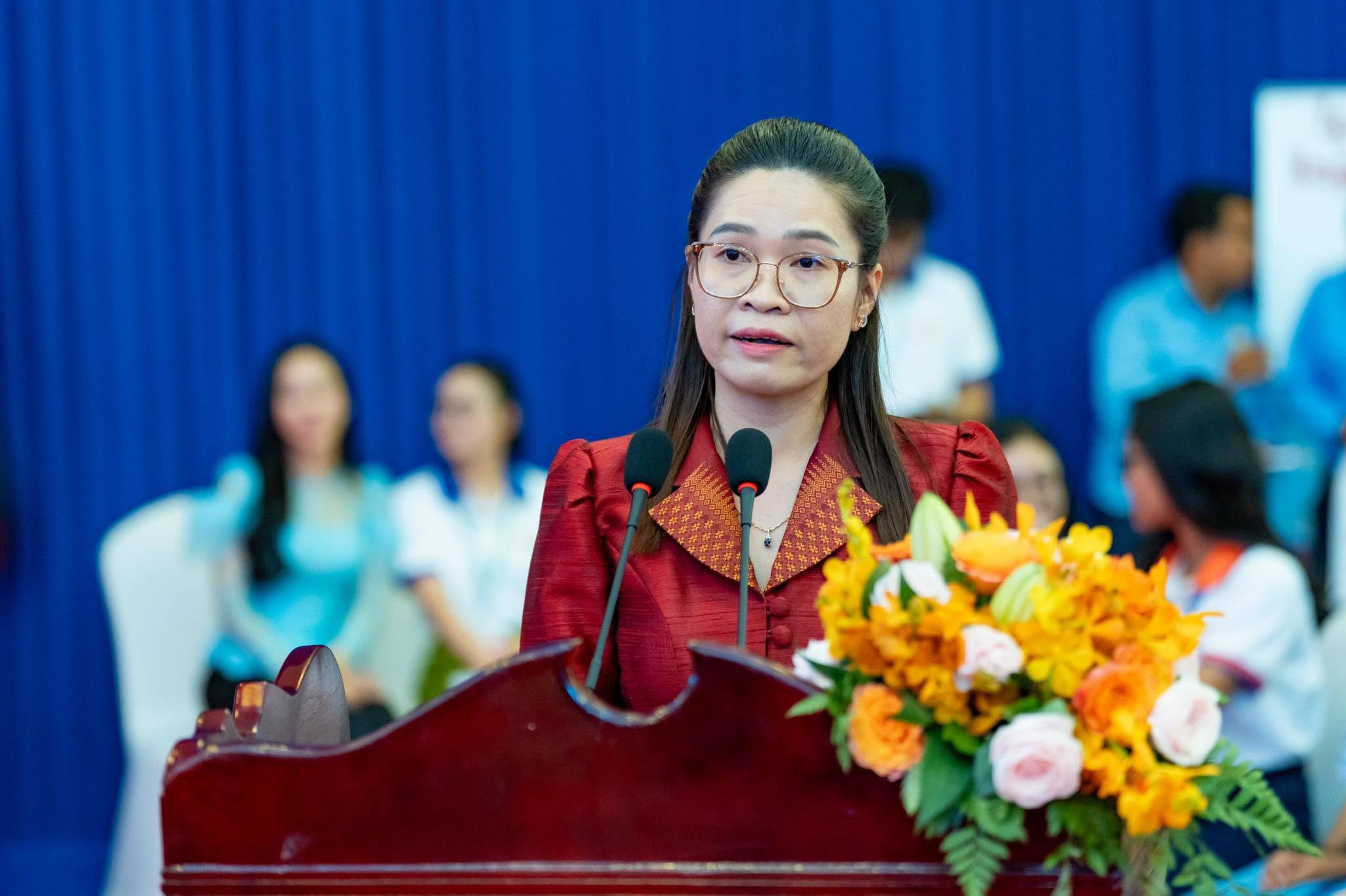 លោកស្រី អ៊ូច ជាច័ន្ទមល្លិកា ប្រធានទីភ្នាក់ងារជាតិមុខរបរ និងការងារ